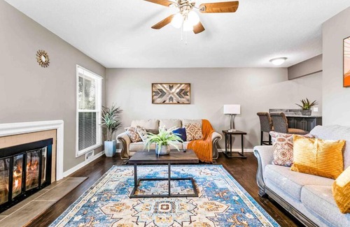 Overland Park Apartment | OP Gem/Perfect for Families/Adorable