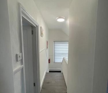 Broad Green Apartment | Opal - Executive London Flat