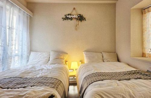 Shinjuku Apartment | Open편의점20초#가부키초10분#신주쿠3분#오쿠보역3분#빔프로젝터#8명#침실3개#아늑한카페아파트#고급매트리스