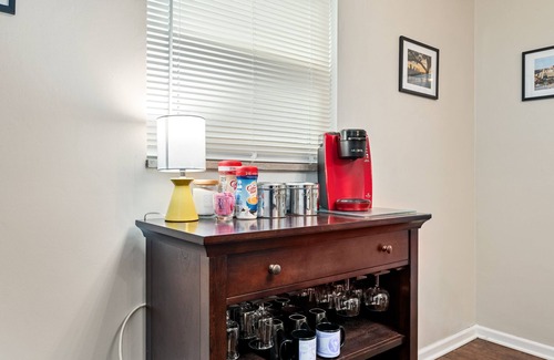 Brookline House | Open Floor Spacious Home⭐️15min from Downtown🚗Private Garage🫃Kids Friendly