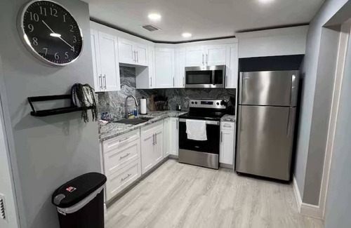 Old Grove House | Open Home Suites - 3 bed 1 bath