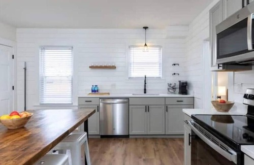 Mystic - New London Apartment | Open Plan Mystic Center, Big 2BR w/Parking