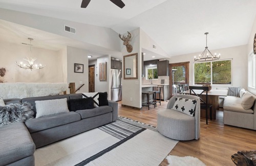 Whitefish House | Open Sky Retreat - Hot Tub, Fire Pit, Large Yard, Comfy & Family Friendly