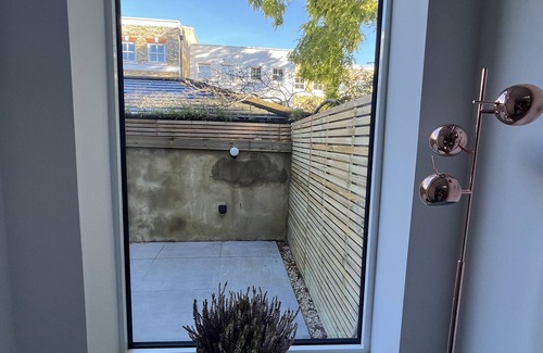 Thornton Apartment | Open-space living in bright spacious newly renovated patio flat in South Clapham