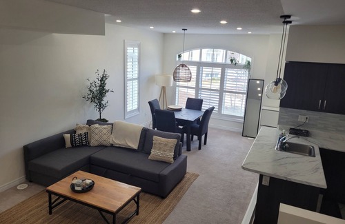 L'Amoreaux House | Open & Spacious 2bd/2.5bath Townhouse w/2offices