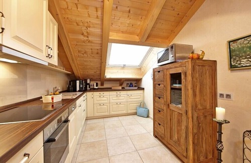 Garmisch-Partenkirchen Apartment | Open top floor apartment with exposed roof structure