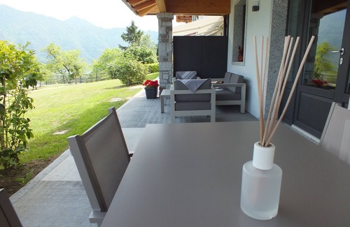 Anfo Apartment | Openspace three-room apartment with lake view