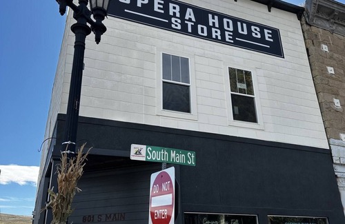 Frontier Apartment | Opera House Suite 2 nn
