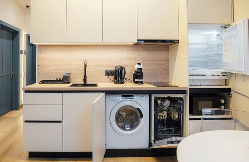 Centrs Apartment | Opera studio with AC & WiFi in enchanting Rīga center