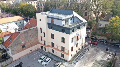 Old Town Apartment | Ophir Apartment Central