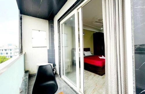 Sector 51 Hotel | Opo Ministar M180