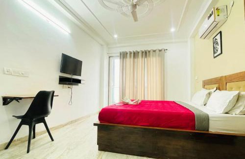 Sector 51 Hotel | Opo Ministar M180