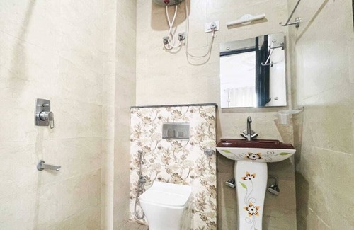 Sector 51 Hotel | OPO MINISTAR M180