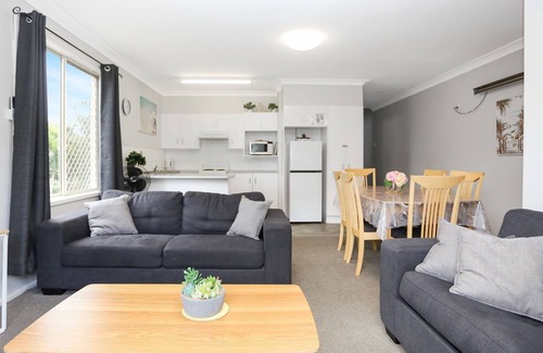 Hawks Nest House | Opposite Bennetts Beach