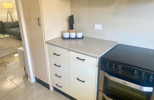 Hyde Park House | Opposite the Mater Hospital on Oxford!