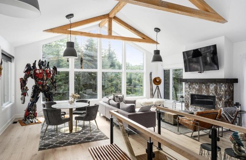 St-Adolphe-d'Howard Ski Chalet | Optimus Lodge near Saint-Sauveur village