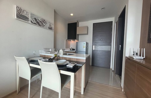 Yan Nawa Apartment | Opulence Riverview/Train Access