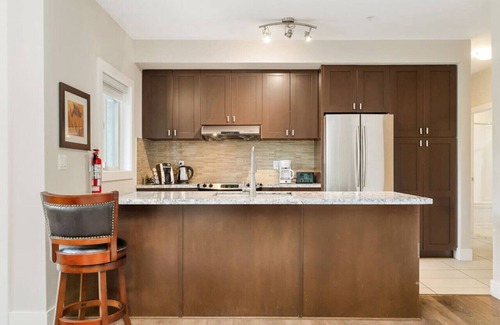 Harrison Hot Springs Apartment | Opulent Oasis: Exquisite 2-Bedroom Retreat