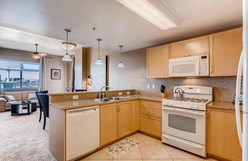Downtown Las Vegas Condo | Opulent Ogden Luxury High Rise 20th floor Queen