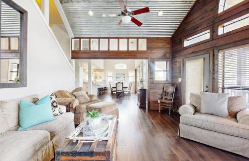 Burnet House | Opulent Waterfront 118B