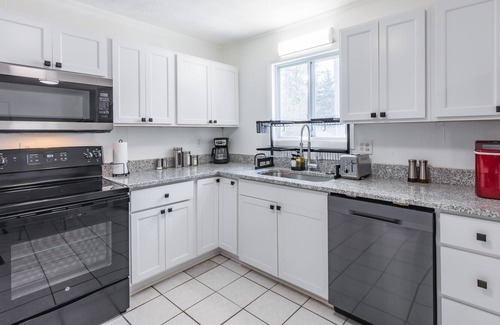 Duluth House | Opuluxe Luxe Dream Duluth Home Sleeps 10