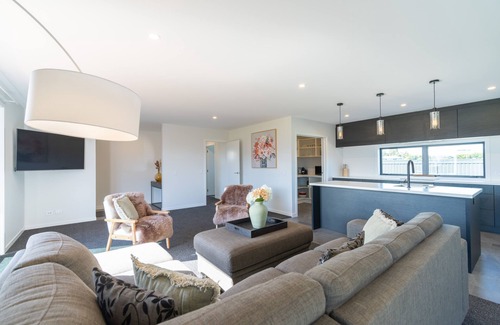 Te Anau House | Oraka Scenery - Te Anau Holiday Home