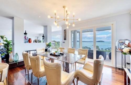 Orakei Villa | Orakei Grandeur Mansion with Sea Views & Pool