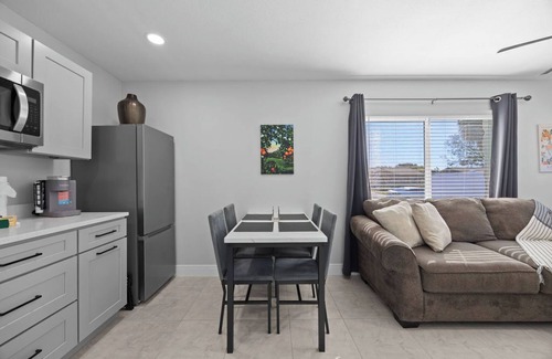 Buena Ventura Lakes Apartment | Orange Blossom Apartment