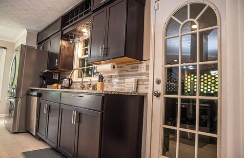 Sandtown House | ORANGE OASIS near Atl airport, downtown, shopping, dining backyard firepit
