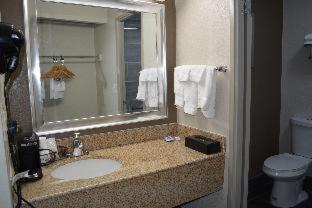 Waldron Hotel | Orangewood Inn & Suites Kansas City Airport