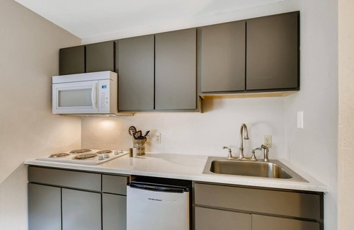 Heritage Hills Hotel | Orangewood Inn & Suites Midtown