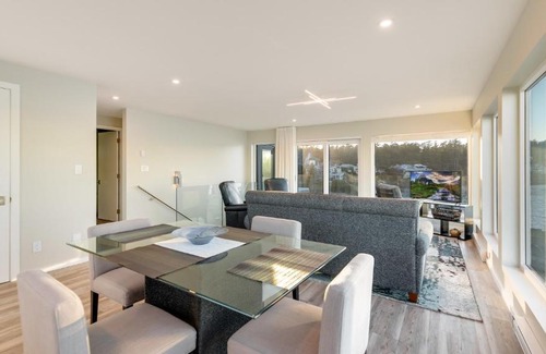 Saanich East House | Orca View Suite 10 Mile Point
