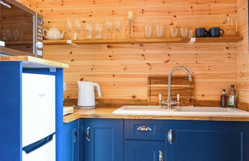 Newton Stewart Cottage | Orchard Cabin-Rowan - UK45435