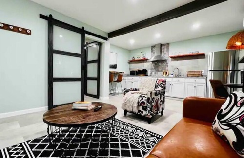 El Paso House | Orchard Casita massage bed! No parties nor gatherings.