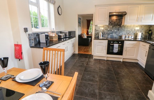 Calwich Cottage | ORCHARD COTTAGE, family friendly, luxury holiday cottage in Calwich