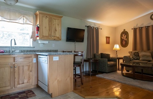 Oroville Cottage | Orchard Guest House- Boats, Bikes, ATVs and helicopters welcome!