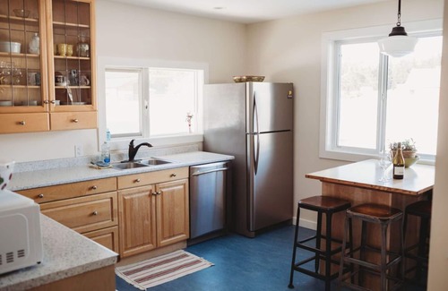 Vernon House | Orchard house in BX close to Vernon, on hiking trails, close to skiing.