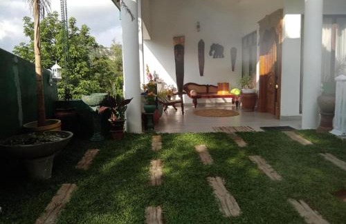 Peradeniya Villa | Orchid Villa in Kandy