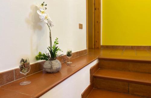 San Demetrio ne' Vestini Apartment | Orchidea Retreat - View of Mountains & Vines