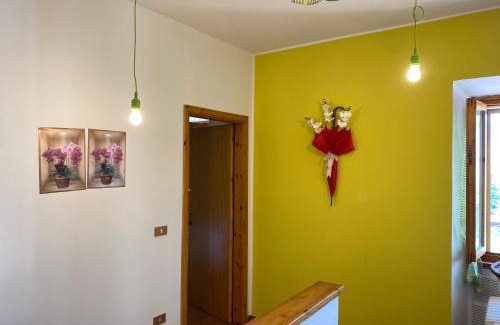 San Demetrio ne' Vestini Apartment | Orchidea Retreat - View of Mountains & Vines