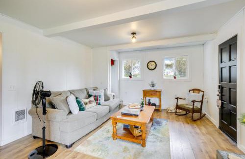 Gates House | Oregon Vacation Rental about half Mi to Santiam River!