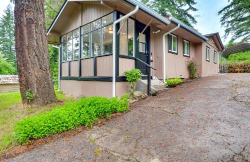 Gates House | Oregon Vacation Rental about half Mi to Santiam River!