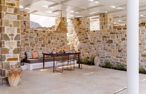 Amoopi Villa | Orelia Luxury Deluxe Villa 1