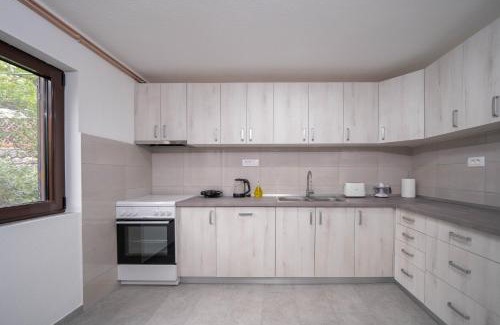 Risan Apartment | Organic Garden Apartment