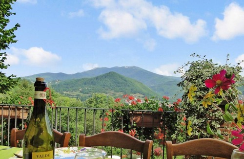 Piazza al Serchio Villa | Oriana, Private Pool, views! Pick your own.Walk Restaurant. WIFI!Chef option