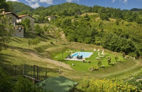 Piazza al Serchio Villa | Oriana, Private Pool, views! Pick your own.Walk Restaurant. WIFI!Chef option