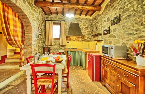 Castelnuovo Berardenga Apartment | Orietta 1 - Vacation rental in country house with swimming pool near Siena, Tuscany