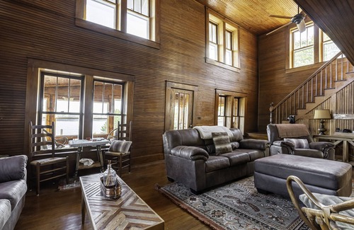 Elizabethtown Cabin | Original 1926 Log Cabin Overlooking Ohio River