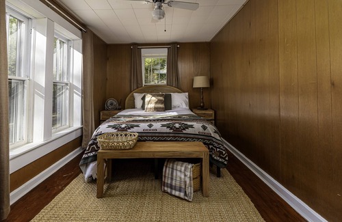 Elizabethtown Cabin | Original 1926 Log Cabin Overlooking Ohio River