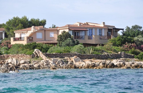 Baia Caddinas Apartment | ORIGINAL PANORAMIC APARTMENT IN VILLA BY THE SEA